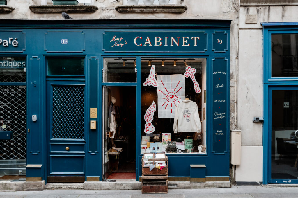 パリ前撮りにおすすめのマレ地区アンティークショップMessy Nessy's Cabinetの外見。
